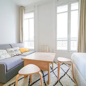  Appartement Studio Buttes-chaumont - Hautpoul - Iii France